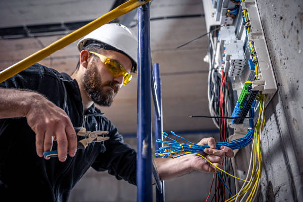 Best Circuit Breaker Repair  in North Mankato, MN